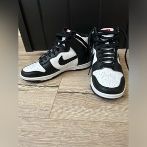 High-top Panda Nike Dunks NWOB